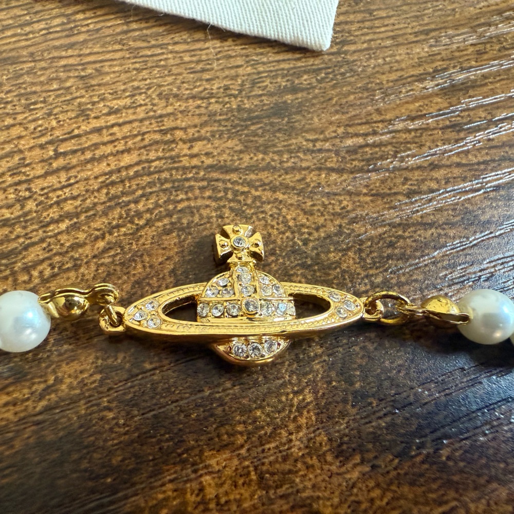 Vivienne Westwood Pearl Orb Bracelet - Picture 7 of 8